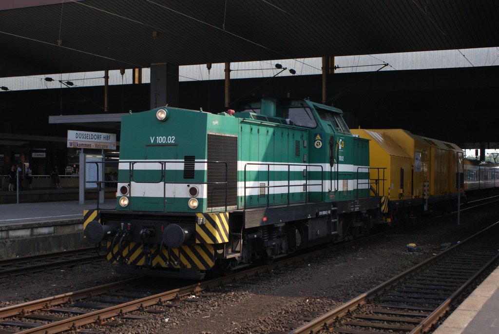 V100.02 mit einem Bauwagen in Dsseldorf Hbf am 24.06.2010