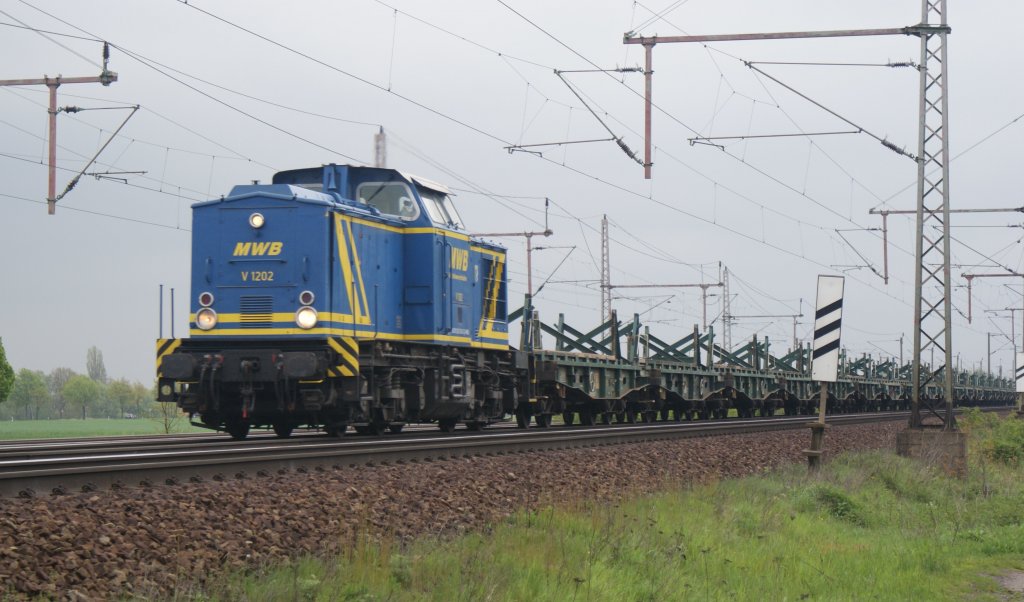 V1202 der MBW mit einen GZ am 12.05.2010 bei Dedensen/Gmmer.