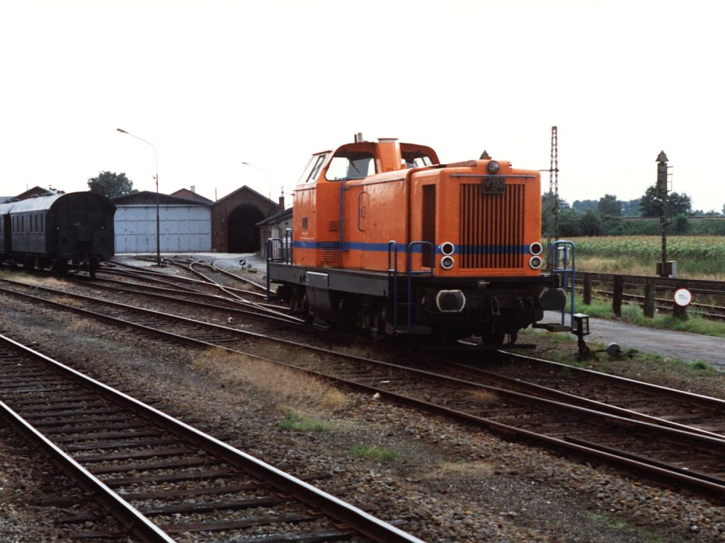 V132 (MaK 1968/1000256, Typ: G1300BB, 956 kW) der Teutoburger Wald-Eisenbahn-AG in Lengerich am 29-8-1994. Bild und scan: Date Jan de Vries. 