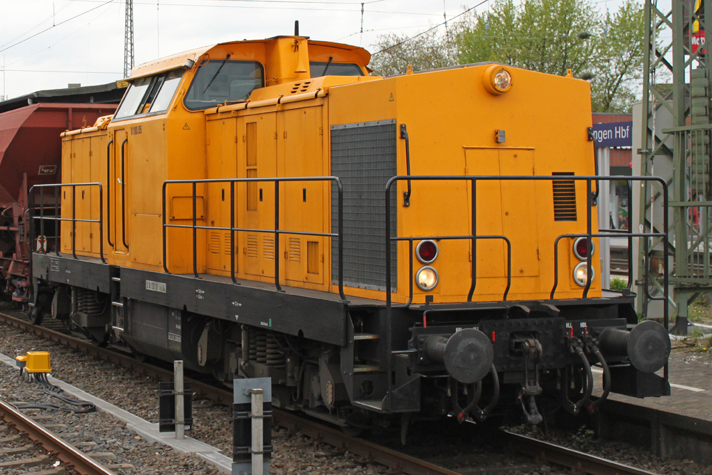 V180.05 stand am 29.4.12 in Solingen Hbf.