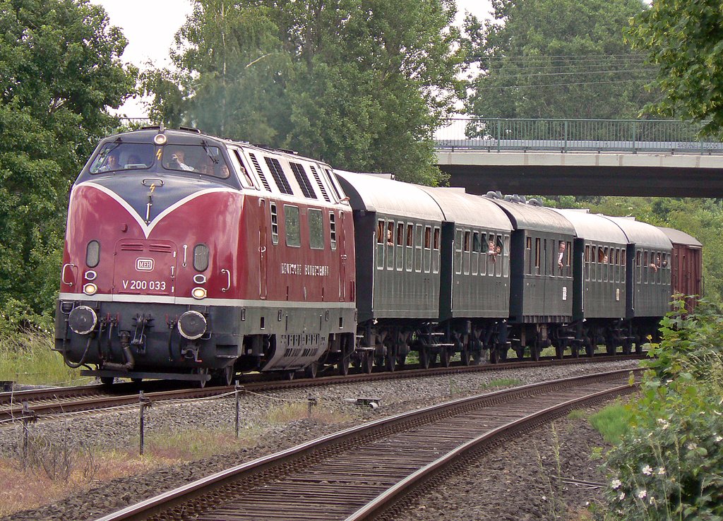 V200 033 der MEH bei der Einfahrt in Rheinbach am 06.06.2010