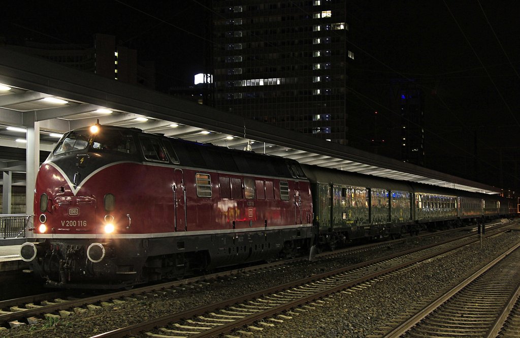 V200 116 DB fuhr zum Aachener Weihnachtsmarkt in Richtung Dortmund Hbf  in Essen Hbf, Dezember 2012.