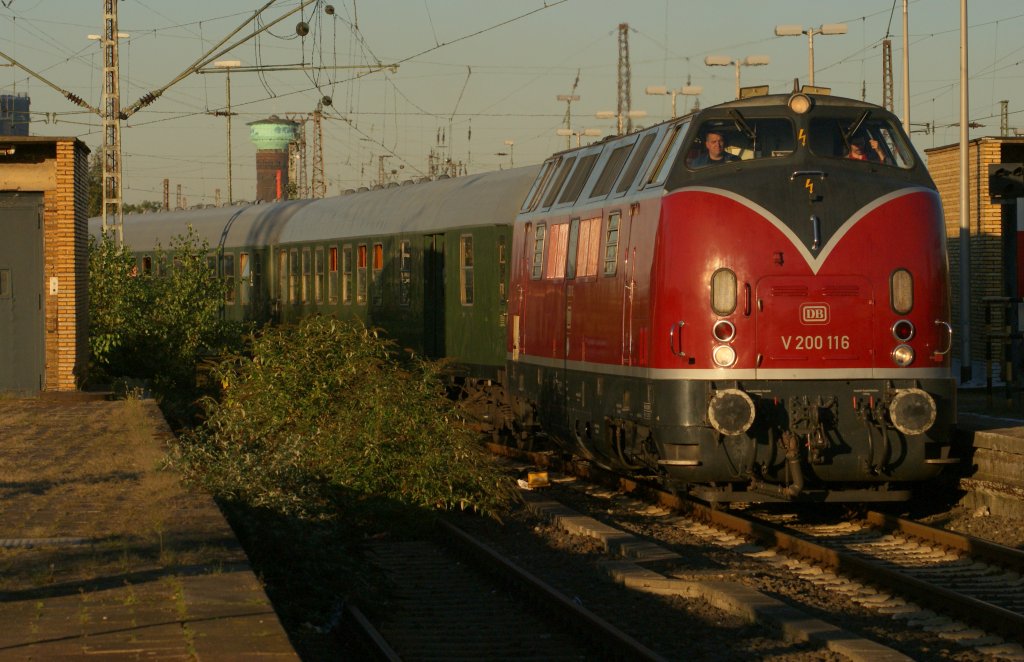 V200 116 mit einem Sonderzug in Oberhausen Hbf am 09.10.2010