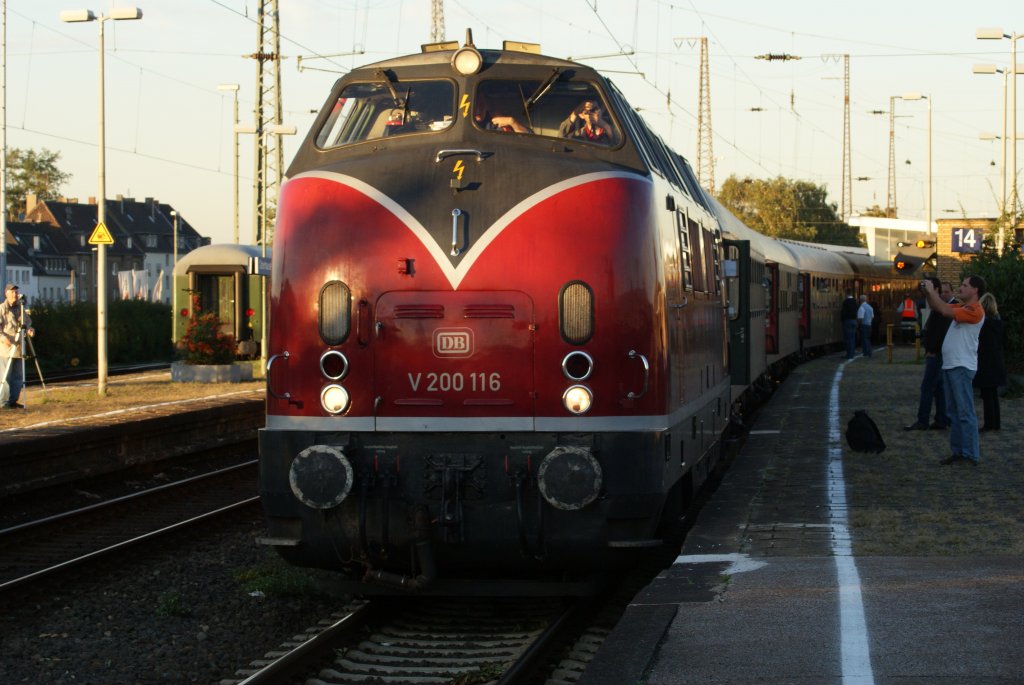 V200 116 mit einem Sonderzug in Oberhausen Hbf am 09.10.2010