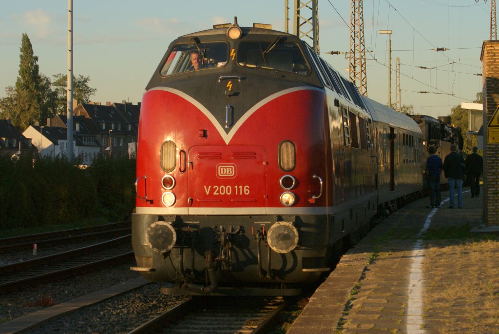 V200 116 mit einem Sonderzug in Oberhausen Hbf am 09.10.2010