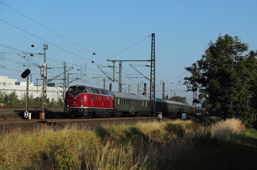 V200 116 mit einem Sonderzug in Dsseldorf-Derendorf am 16.09.2012