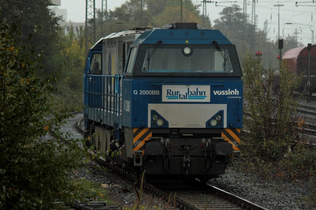 V206 der Rurtalbahn (272 410-2) steht am 18.10.2011 in Aachen West.