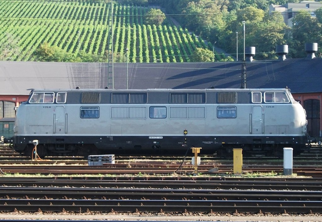 V270.09 der SGL steht am 20.August 2011 abgestellt in Wrzburg.