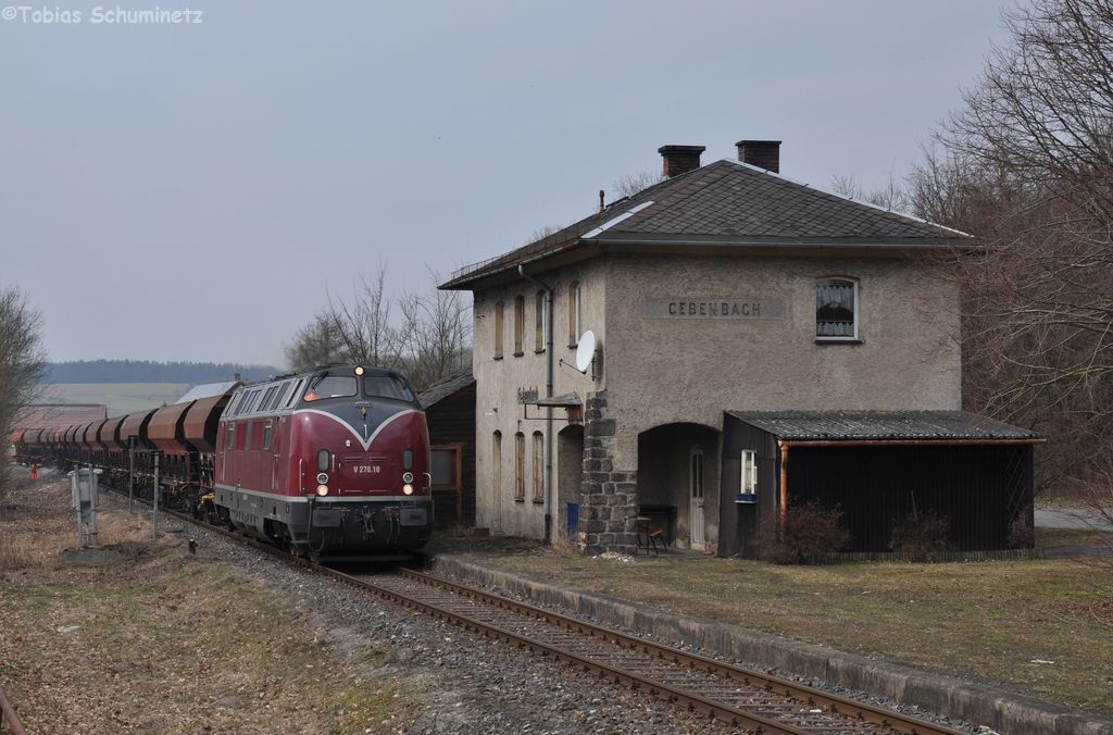 V270.10 (92 80 1221 124-1 D-SGL) mit Schotterzug 92186 beim Schottern am 23.03.2013 in Gebenbach (Strecke Amberg - Schnaittenbach)