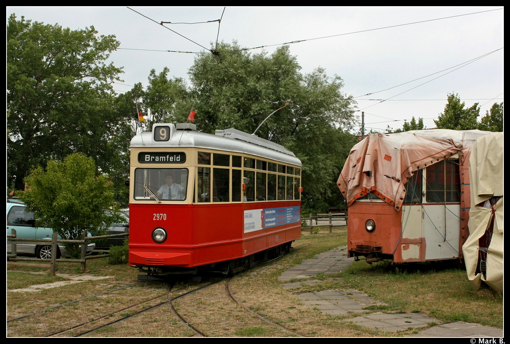 V3 2970 begegnet dem Lbecker Verbandstriebwagen in der Tramanlage am Schnberger Strand. Aufgenommen am 01.08.10.