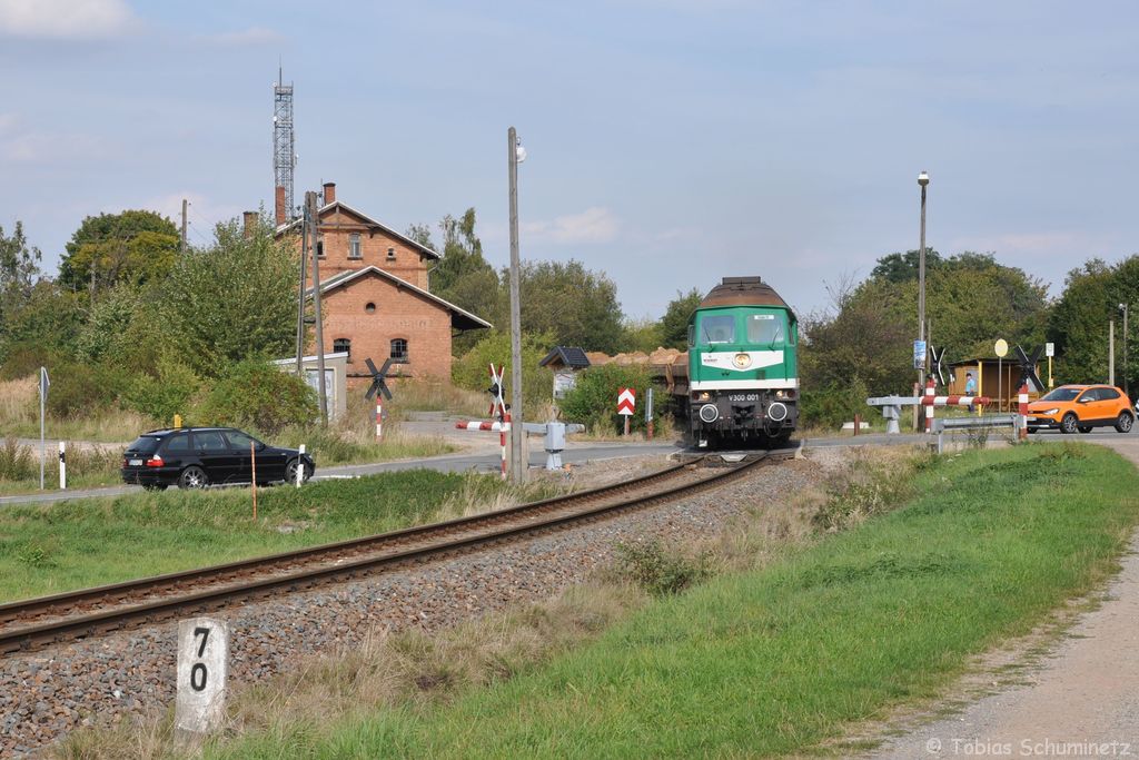 V300 001 -SAGO51- ex 232 404 mit Zug 66238 vom Verladebahnhof Kayna nach Erzbunker am 17.09.2012 bei Hartha (ehemaliger Bahnhof Grobraunshain-Lumpzig).