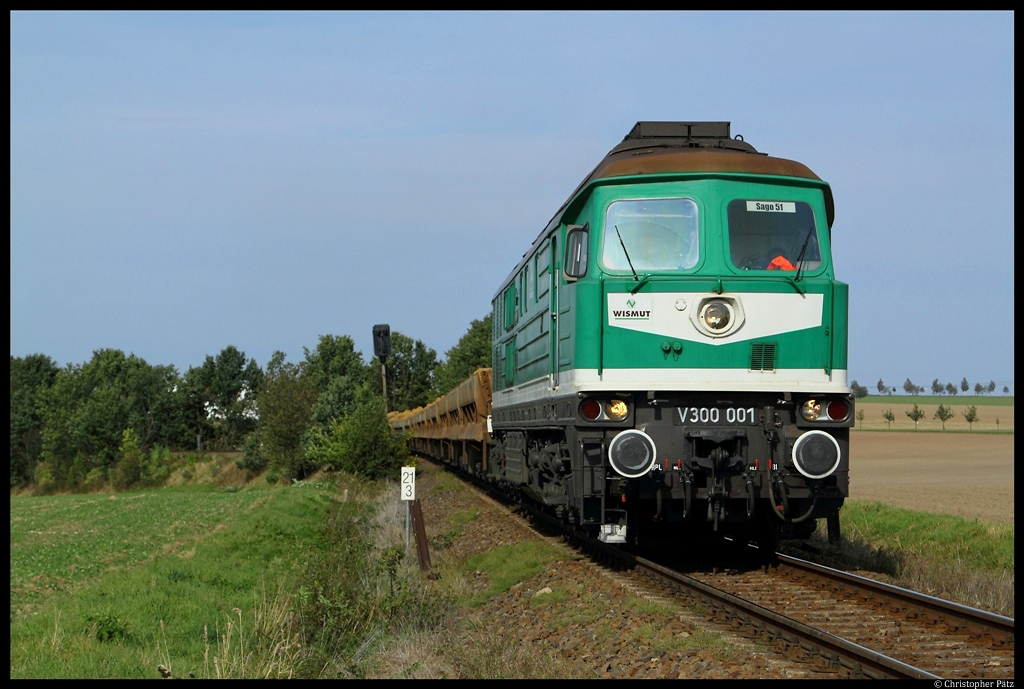 V300 001 zieht den Sandzug 66238 nahe Groenstein Richtung Raitzhain. (25.9.2012)