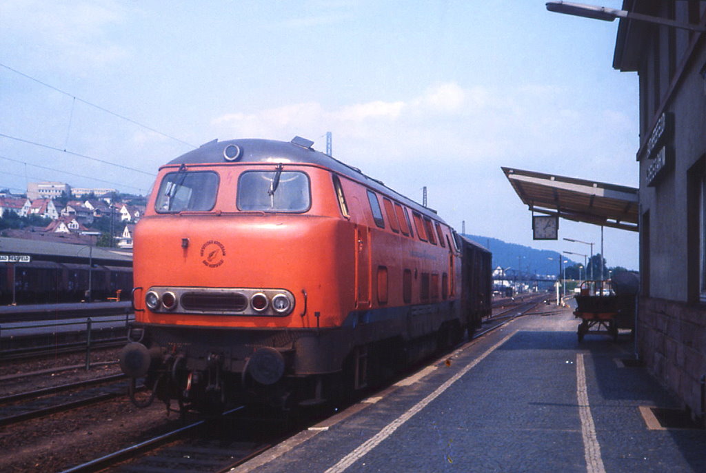 V31 der Hersfelder Kreisbahn (ex 216 004) beim Rangieren im Bahnhof Bad Hersfeld, Juli 1982.