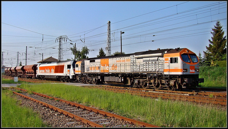 V330.3 & 264 012-6 (hvle) am Abzweig Srg in Stralsund.   am 21.05.11 