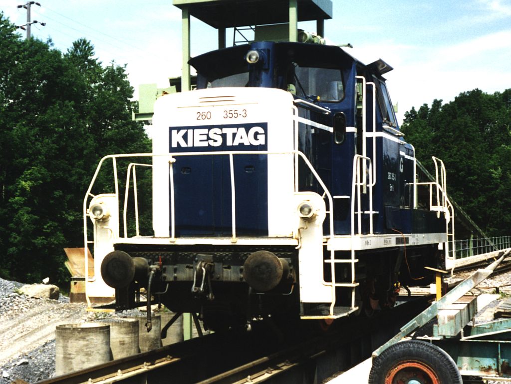 V60 260 355-3 bei KIESTAG (Wimmis) in die Schweiz am 17-07-1995. Bild und scan: Date Jan de Vries.