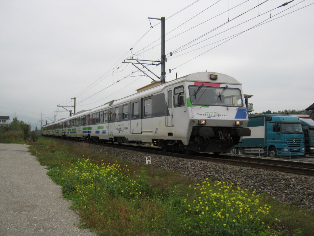 VAE IR 2420 bei Einfahrt in Schmerikon, 09.10.2010.