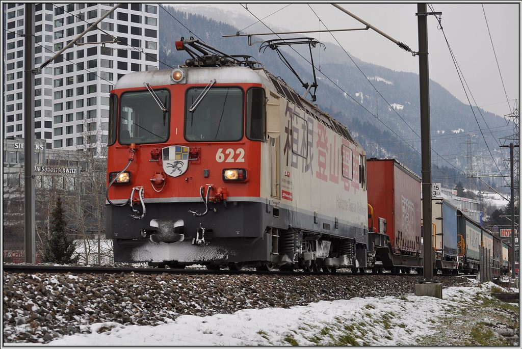Valserwasserzug aus Ilanz mit Ge 4/4 II 622  Arosa  in Chur West. (16.01.2013)