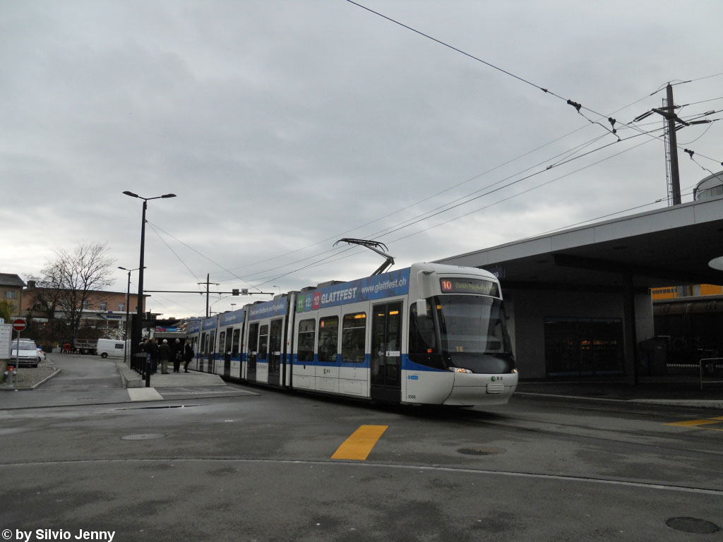 VBG Nr. 3068 beim Bhf. Glattbrugg, dass Datum der Aufnahme knnt ihr anhand der Werbung herausfinden...