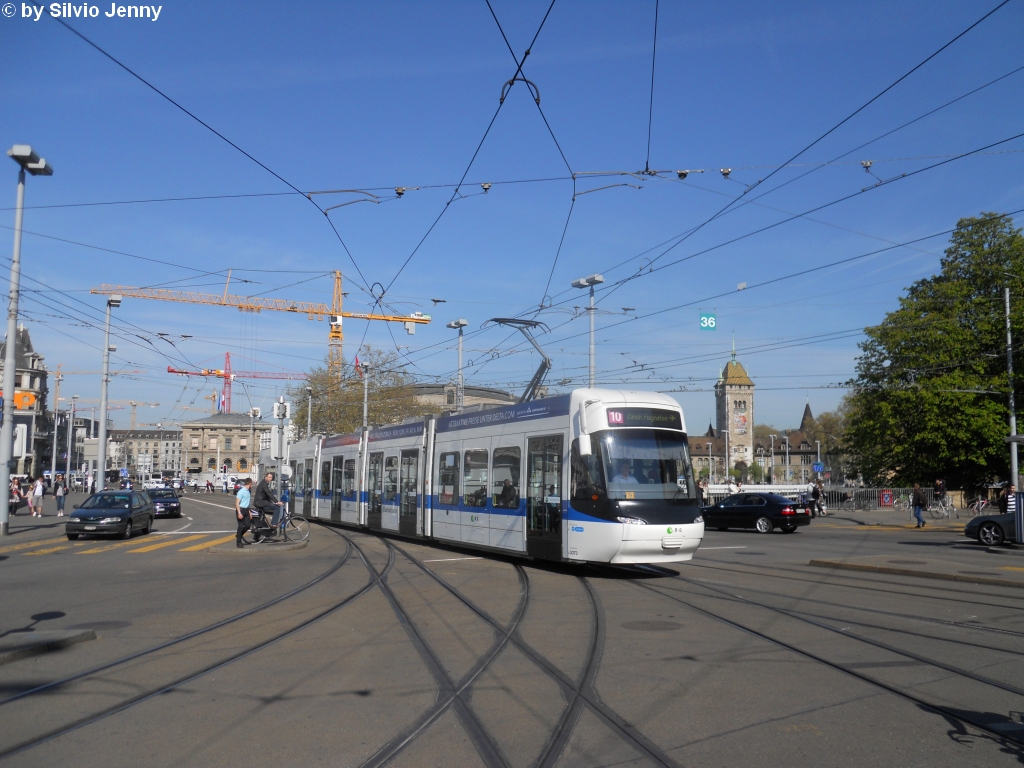 VBG Nr. 3073 (Be 5/6 ''Cobra'') am 29.4.2010 beim Central, wo dieses Schneewittchen noch eine lange Reise zum Flughafen vor sich hat.