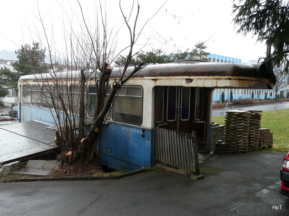 VBW / rbs - Reste des VBW Steuerwagen Bt 232 in Mnsigen .. Foto vom 21.03.2010