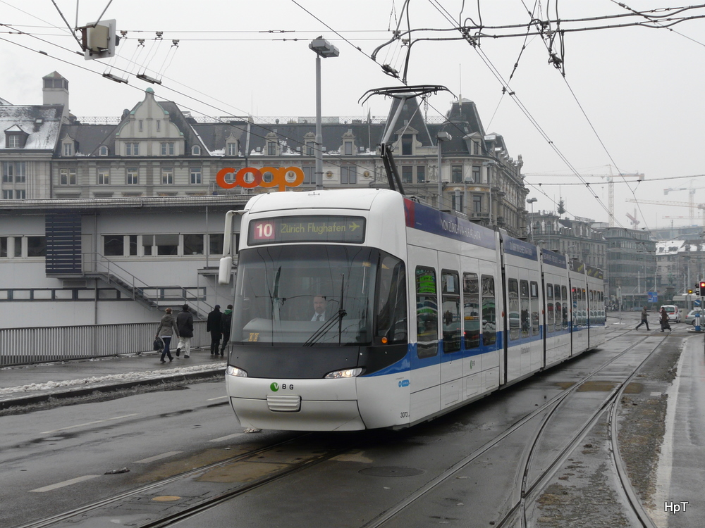 VBZ / Glattalbahn - Tram Be 5/6 3073 unterwegs auf der Linie 10 in Zrich am 29.12.2010