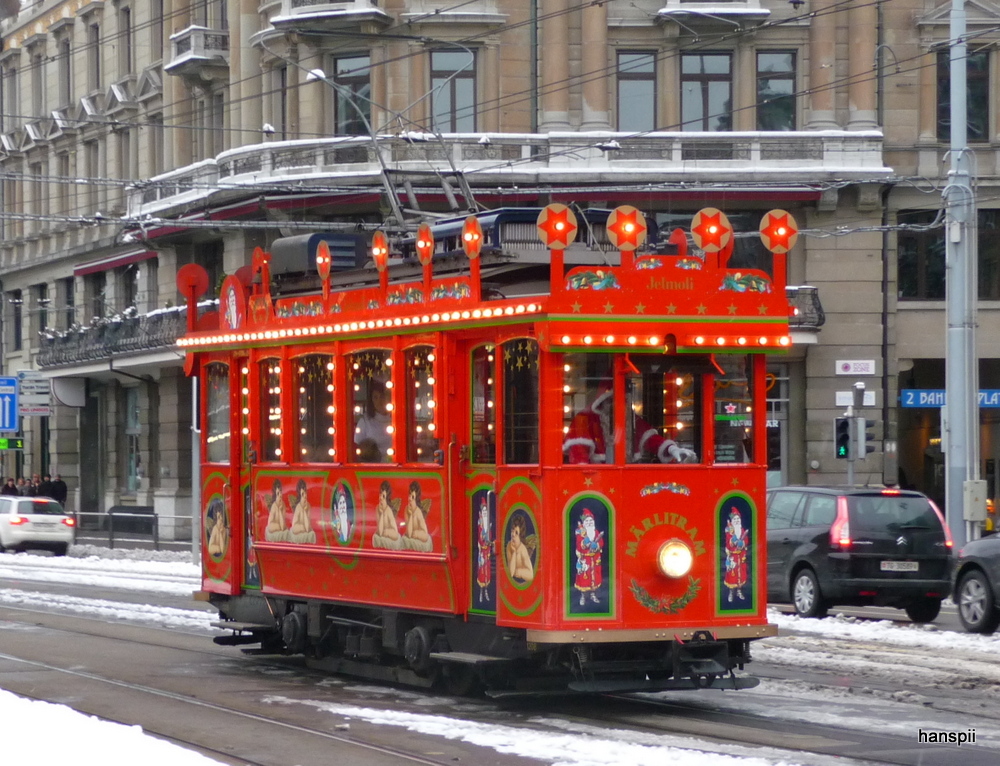 VBZ - Mrlitram (Mrchentram) Be 2/2 1208 mit dem Nikolaus und dem Christkind so wie vielen Kinder unterwegs in der Stadt Zrich am 09.12.2012