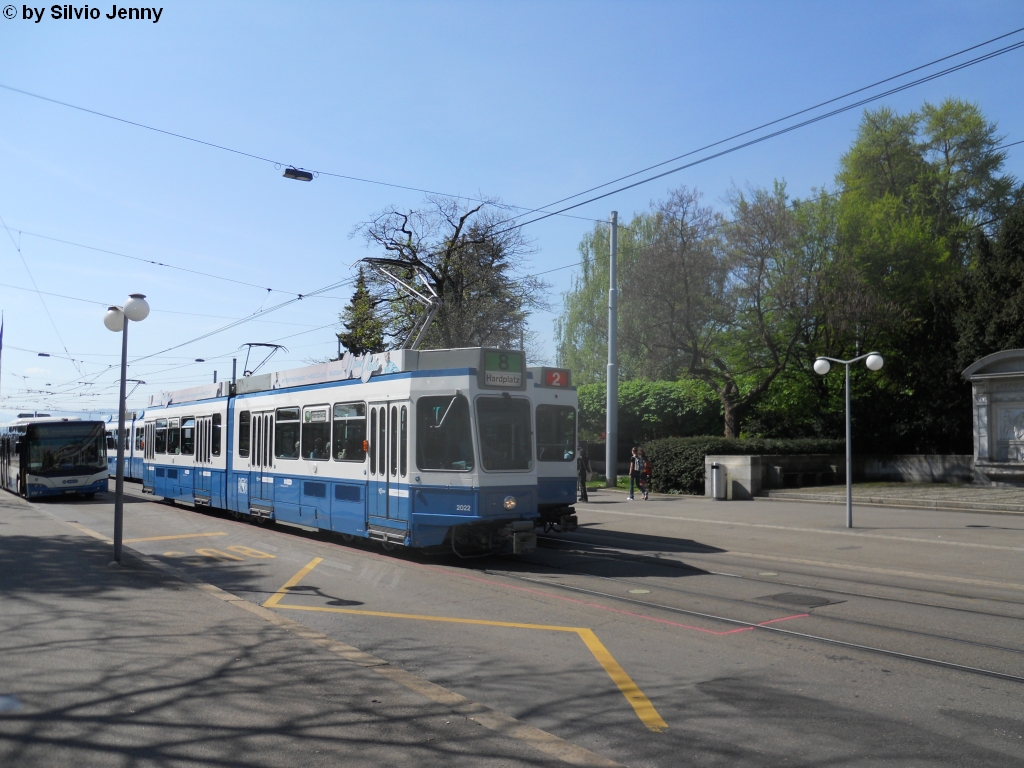 VBZ Nr. 2022 (Be 4/6 Tram 2000) am 29.4.2010 beim Brkliplatz