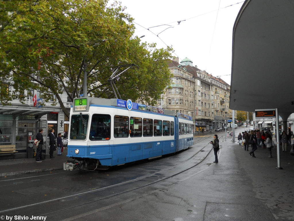 VBZ Nr. 2067 (Be 4/6 ''Tram 2000) am 5.10.10 beim Bellevue