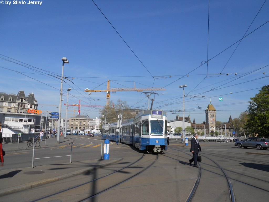 VBZ Nr. 2094+2429 (Tram 20000 Be 4/6 + Be 2/4 ''Pony'') am 29.4.2010 beim Central.