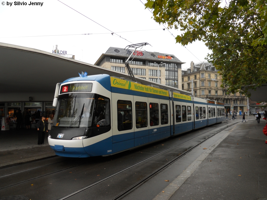 VBZ Nr. 3001 (Be 5/6 ''Cobra'') am 5.10.2010 beim Bellevue. Diese Cobra wurde am ZriFscht 2004 vorgestellt, und ist somit die lteste CObra auf dem VBZ Netz, allerdings ist mehr das Ganze Tram im Originalzustand, denn die Prototypen wurden im Laufe der letzten 6 Jahre grundlegend umgebaut und den Serien Fahrzeugen angepasst.