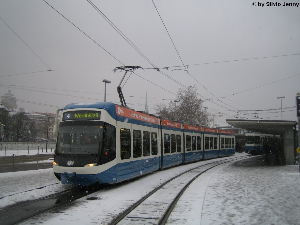 VBZ Nr. 3013 (Be 5/6 ''Cobra'') beim Bahnhofquai/HB. An diesem Morgen lief der Scheibenwischer der Cobra 3013 aus Hochtouren... bis er den Dienst quittierte.