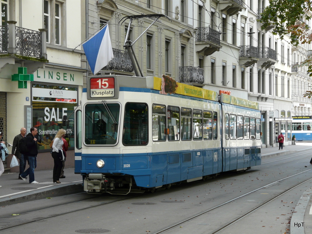 VBZ - Tram Be 4/6  Nr.2028 unterwegs auf der Linie 15 am 02.09.2012