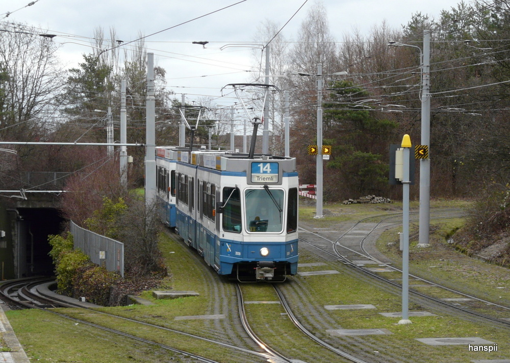 VBZ - Tram Be 4/6 2009 unterwegs auf der Linie 14 in Zrich am 23.12.2012