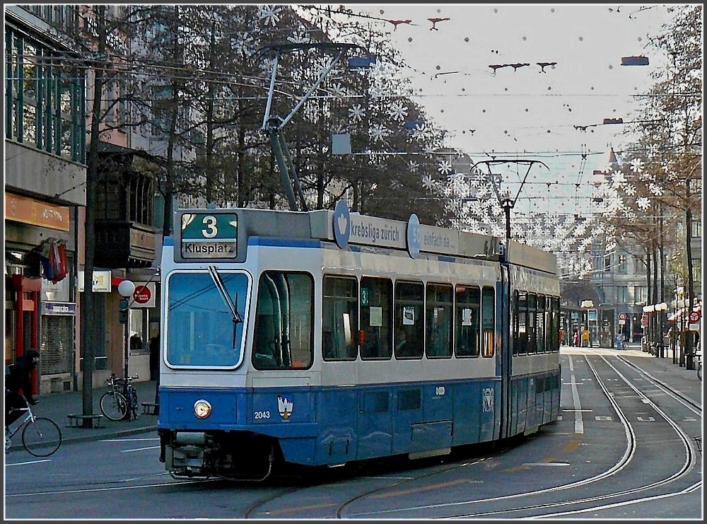VBZ Tram Be 4/6 N 2043  Tram 2000  fotografiert in der Nhe des Hauptbahnhofs in Zrich am 27.12.09. (Hans)
