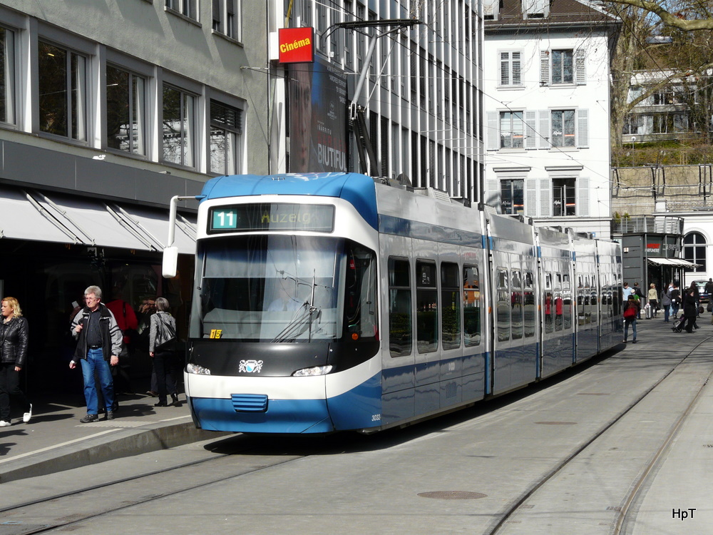 VBZ - Tram Be 5/6  3022 unterwegs auf der Linie 11 bei der Haltestelle Stadelhofen am 01.04.2011