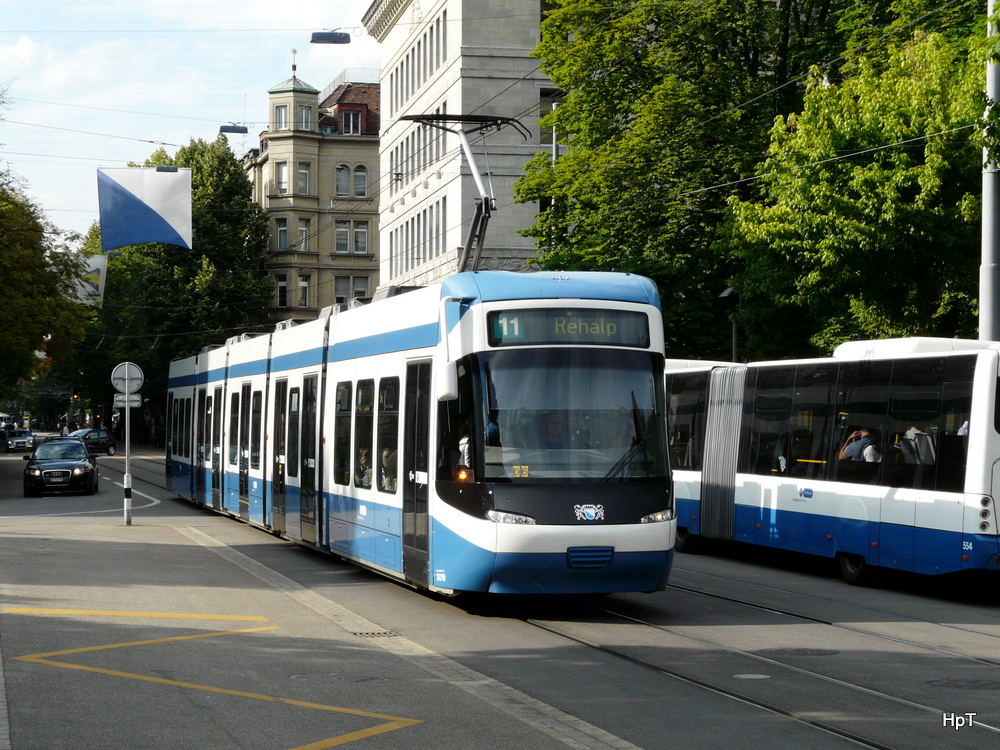 VBZ - Tram Be 5/6 3019 unterwegs auf der Linie 11 in der Stadt Zrich am 10.06.2011