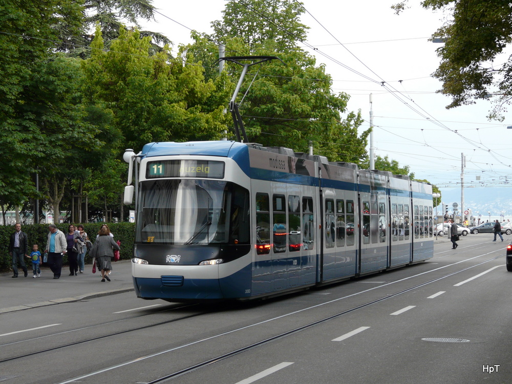 VBZ - Tram Be 5/6 3082 unterwegs auf der Linie 11 in der Stadt Zrich am 10.06.2011