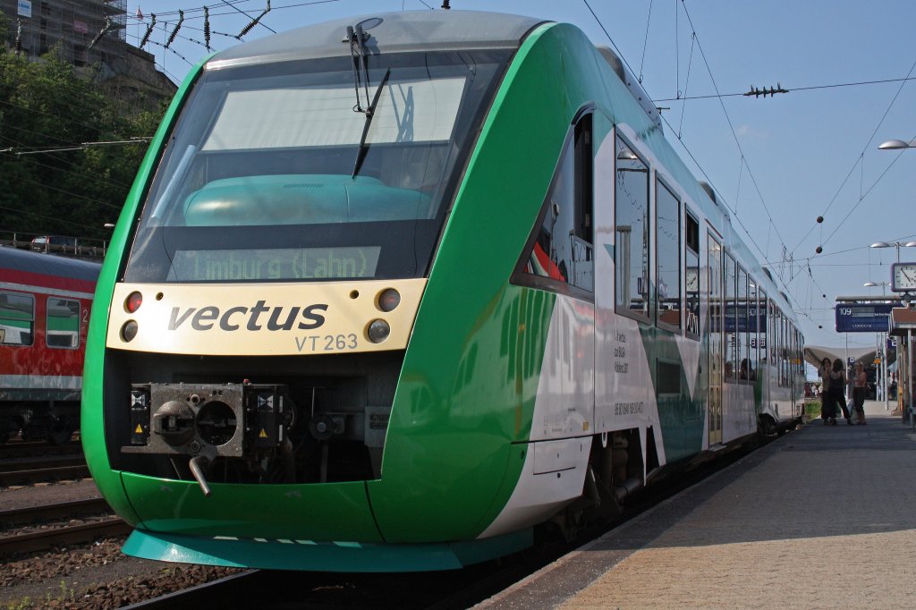 Vectus VT 263 steht am 21.5.11 Abfahrbereit in Koblenz Hbf.