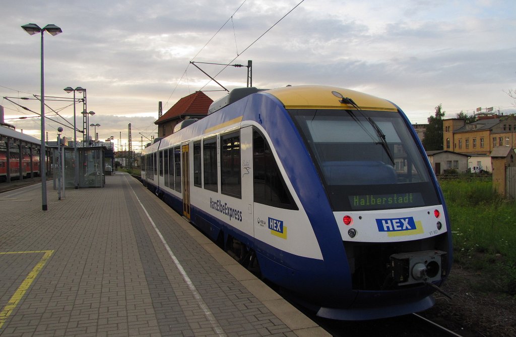 VEOLIA HEX VT 801 (95 80 0648 779-6 D-HEX ABp) als HEX 80960 nach Halberstadt, in Halle (S) Hbf; 09.08.2011