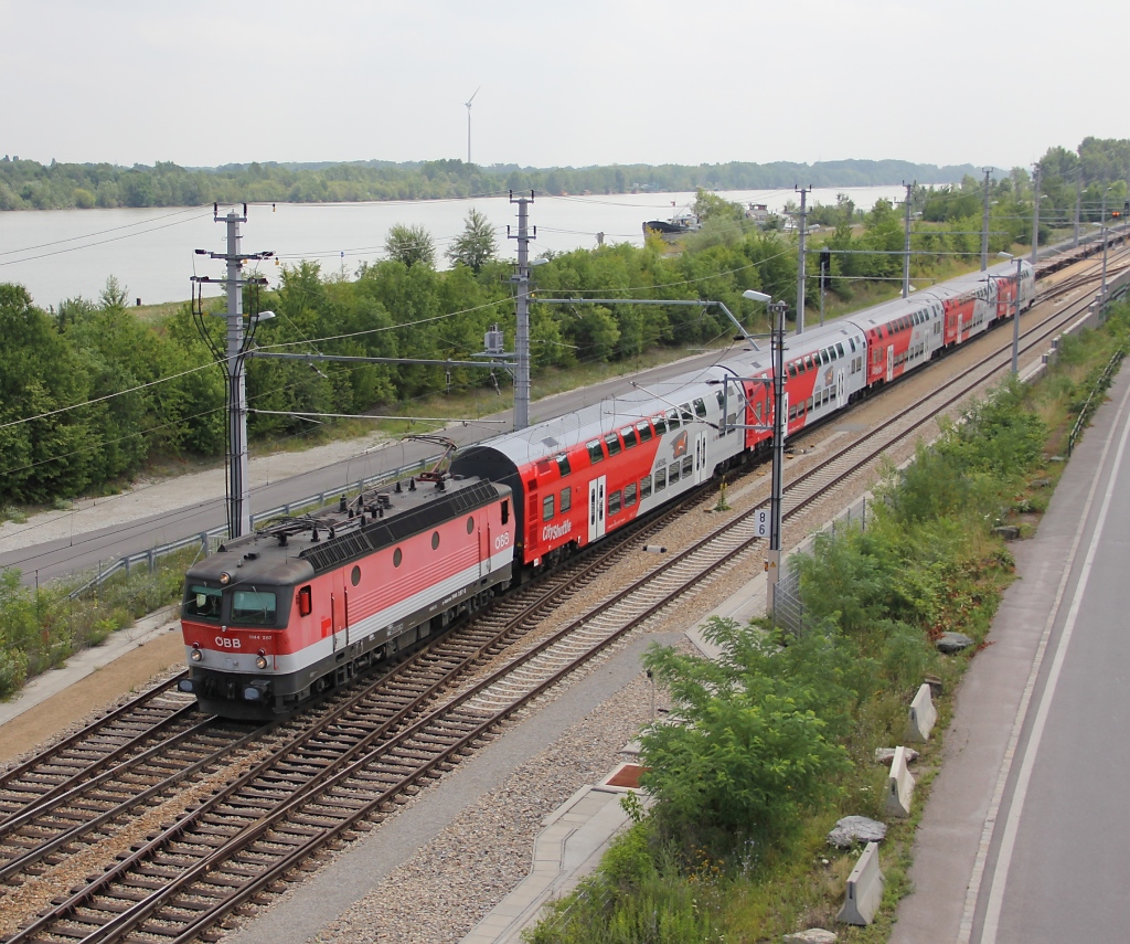 Verfahren? Ein zweiter Blick auf die Tullner Strecke von der Station Wien Praterkai zeigte 1144 287 mit City Shuttle. Aufgenommen am 04.07.2012.