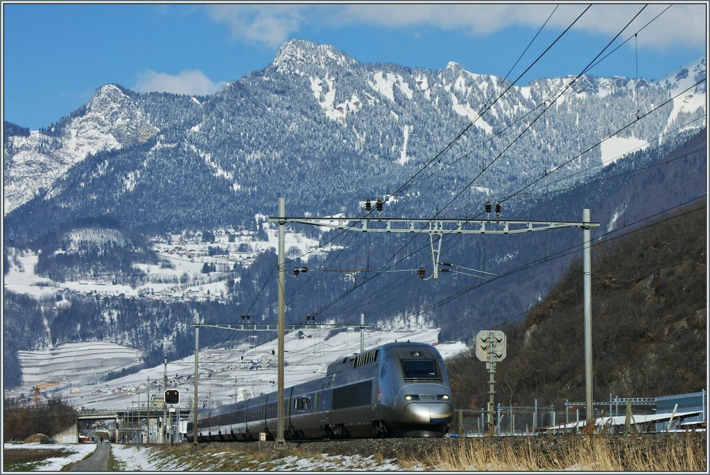 Vermutlich handelt es sich bei diesem TGV um den TGV von Lille nach Brig. Gesehen bei Aigle am 16.02.2013 