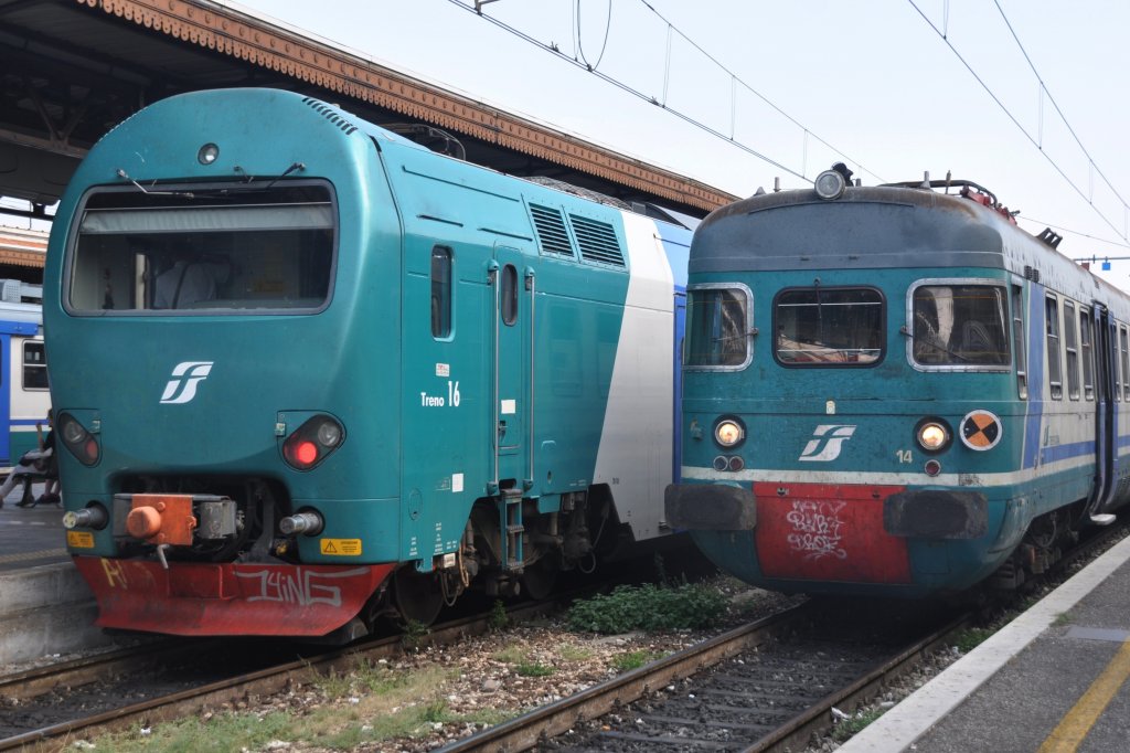 VERONA (Venetien/Provinz Verona), 28.09.2011, Triebzüge ALe 426/506 (links) und ALe 801/940 (rechts) nebeneinander im Bahnhof Porta Nuova