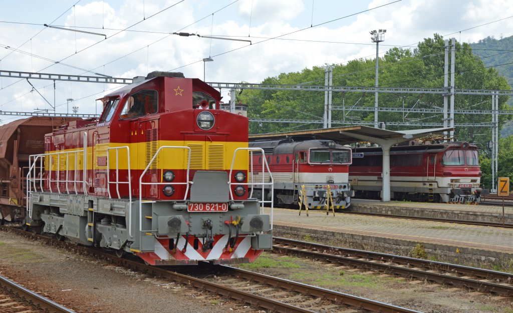 Verscheidene Traktionen im Hauptbahnhof von Bansk Bystrica/Neusohl: 730 621-0 SR, 754 069-3 u. 240 028-1 ZSSK, alle in Fahrtrichtung Zvolen/Altsohl; 28.06.2013
