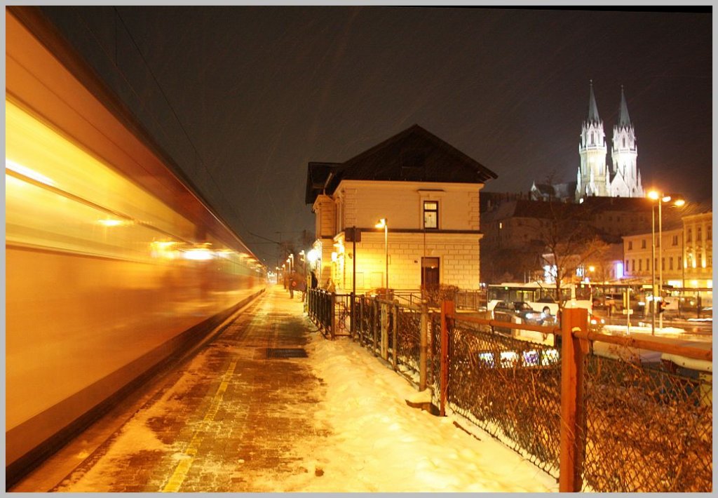 Versuch einer Langzeitbelichtung aus Klosterneuburg, an einem Abend, an dem leicht strmischer Schneefall herrschte... 17.01.12