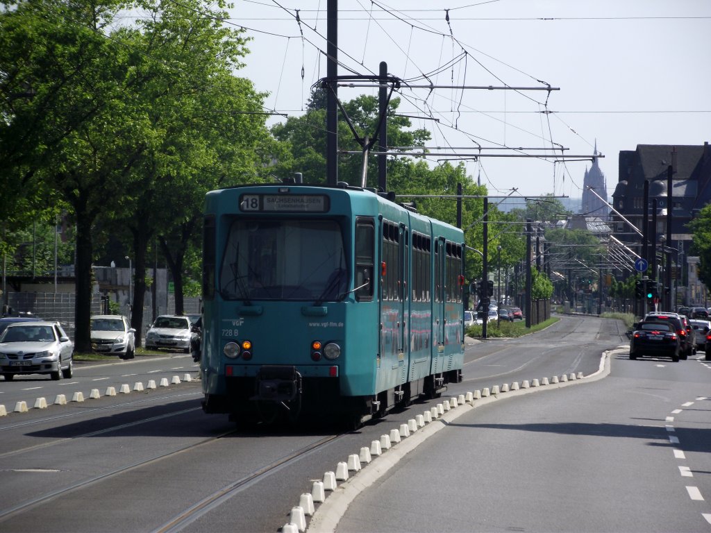 VGF Pt-Wagen 728 am 08.06.13 auf der Linie 18 in Frankfurt