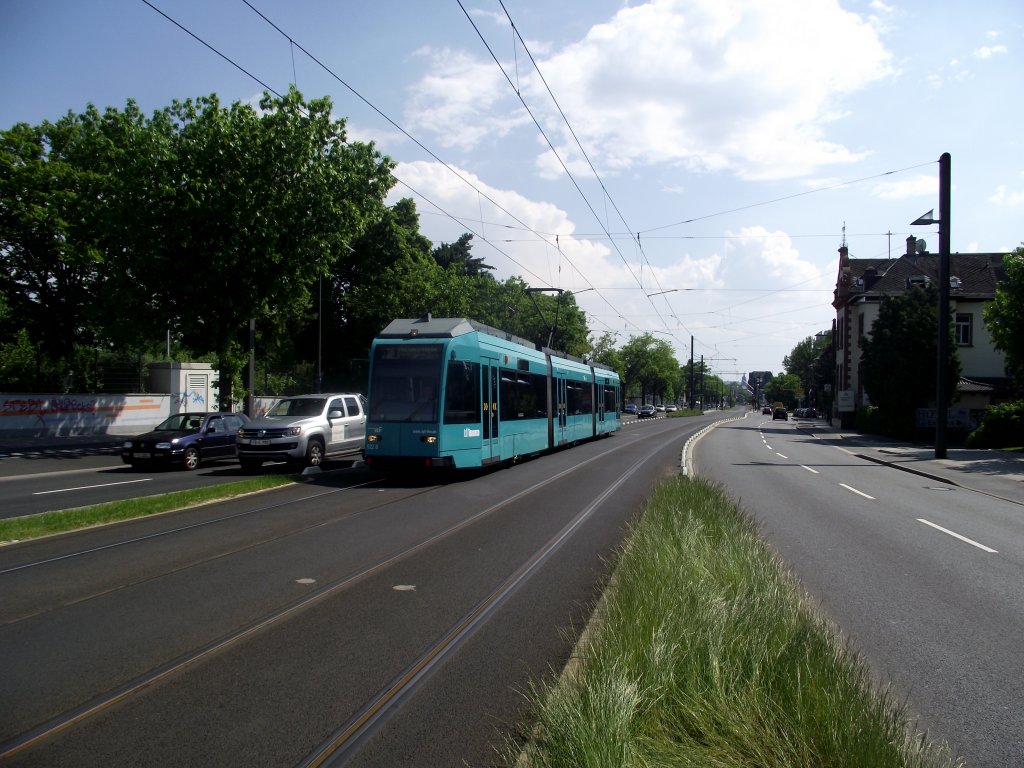 VGF R-Wagen am 08.06.13 auf der Linie 18