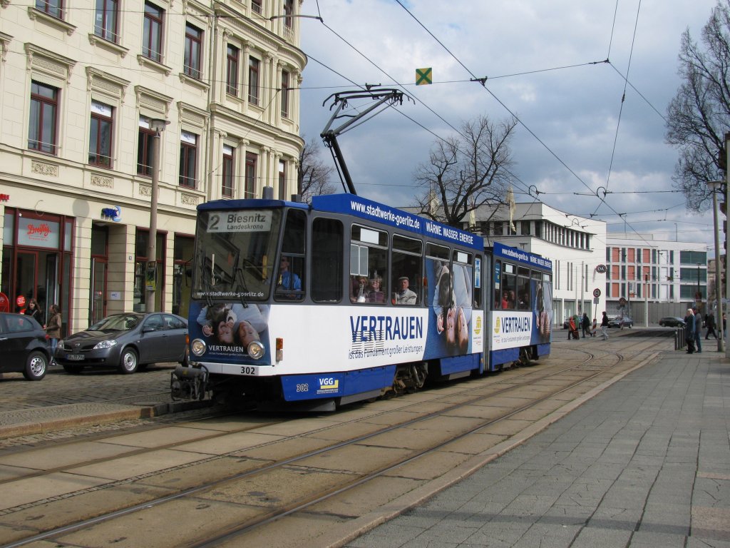 VGG. Nr.302  Stadtwerke Grlitz  am 01.04.'10, als Linie 2 rtg. Biesnitz, am Postplatz