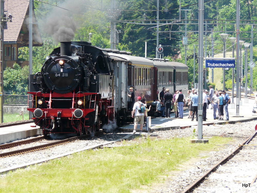 VHE  - Dampfzug Rund um den Napf mit der Lok 64 518 unterwegs in Trubschachen am 26.06.2010