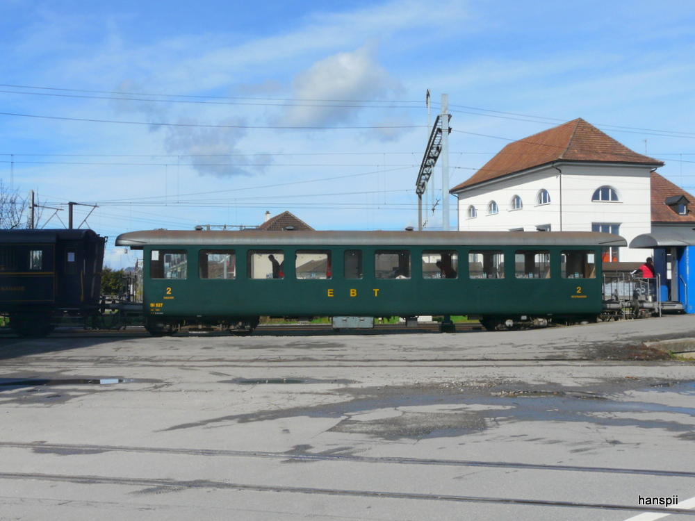 VHE/BLS - Personenwagen B 527 unterwegs mit dem Whisky Train bei Rangierfahrt in Kerzers am 13.04.2013
