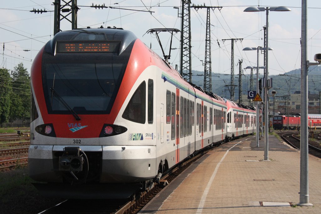 VIAS 302 verlsst am 21.5.11 den Hbf von Koblenz.